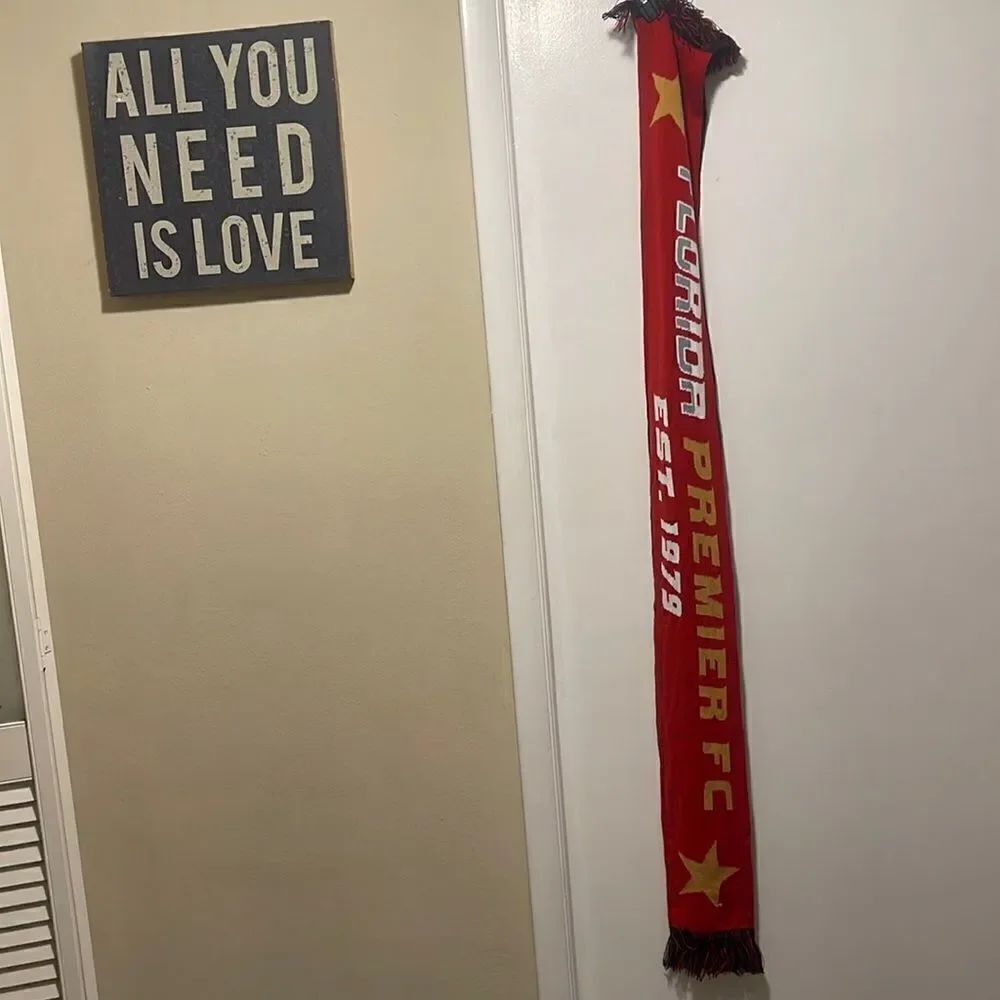 Florida premiere Scarf